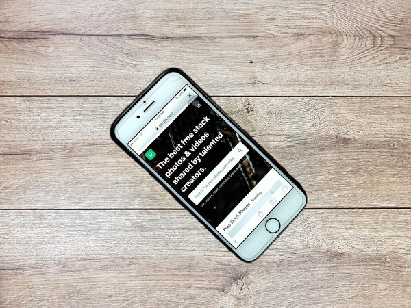 How does artificial intelligence influence UK business operations?