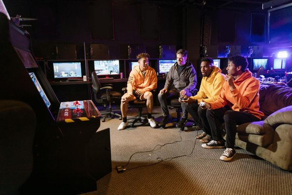 How Does the Development of UK Computing Hardware Influence Technological Progress?